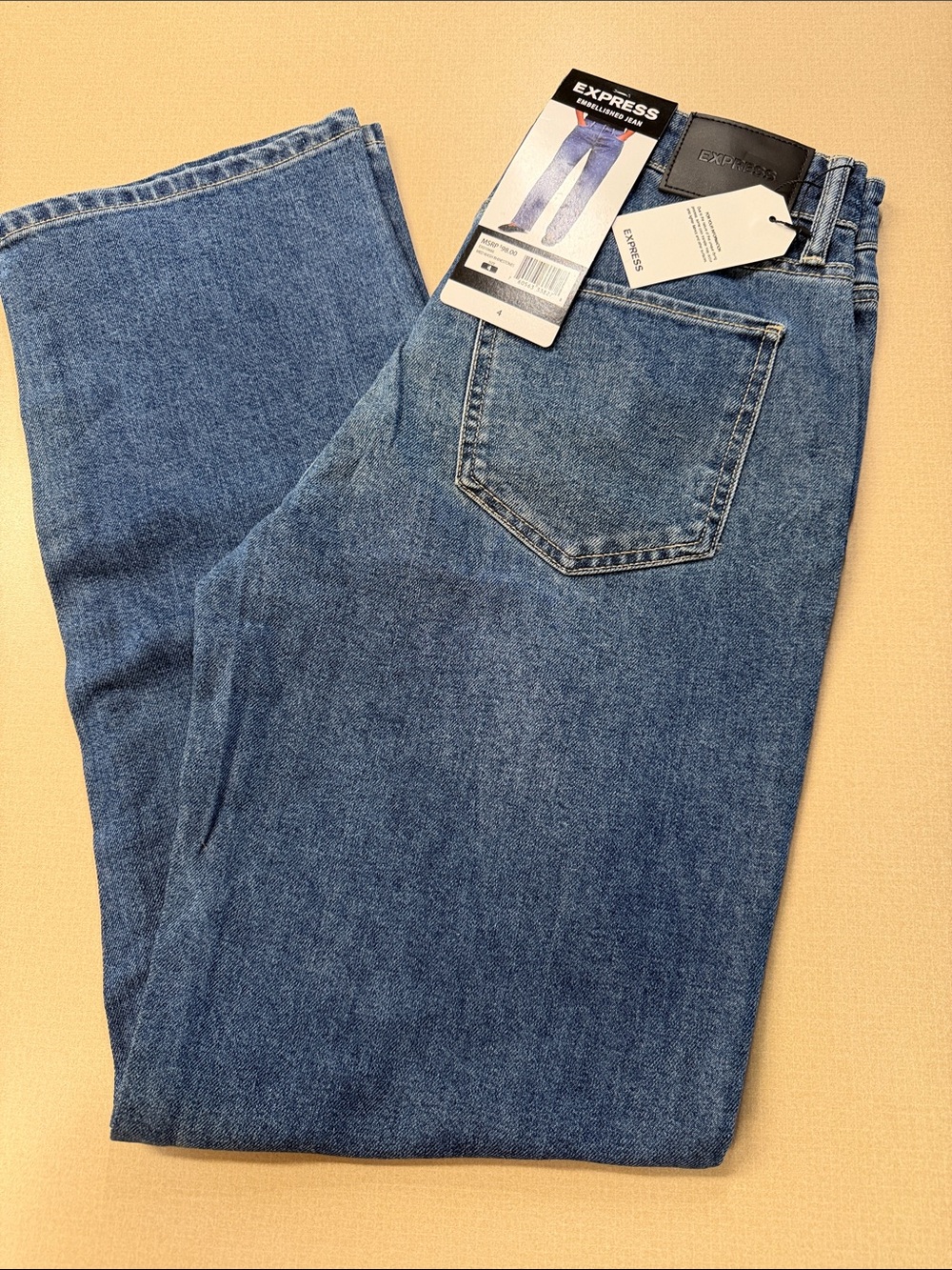 NWT EXPRESS Women’s Dark Blue Straight-Leg Jeans with rhinestone Accent Size 4